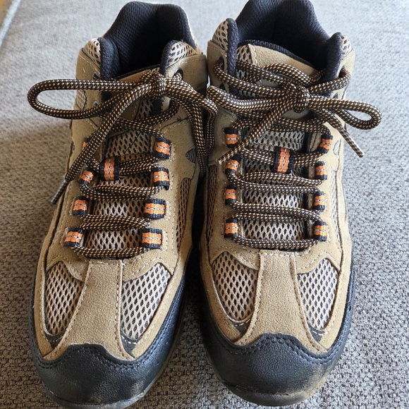 OZARK TRAIL Boy's Tan Hiking Shoes Size 4 - Picture 1 of 6